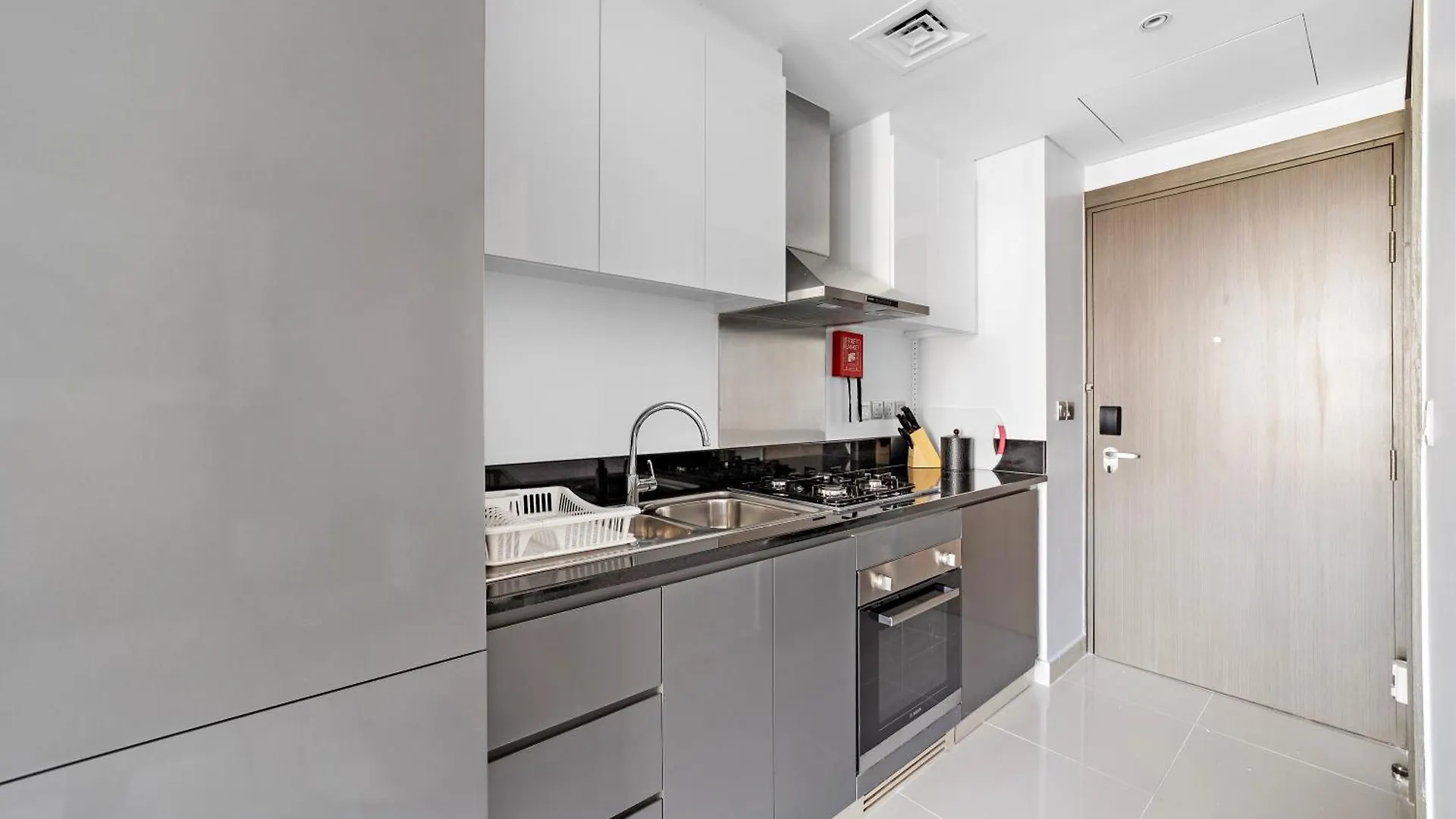 Apartment Modern Elegance Canal Views Studio At Prive 1102A Dubai