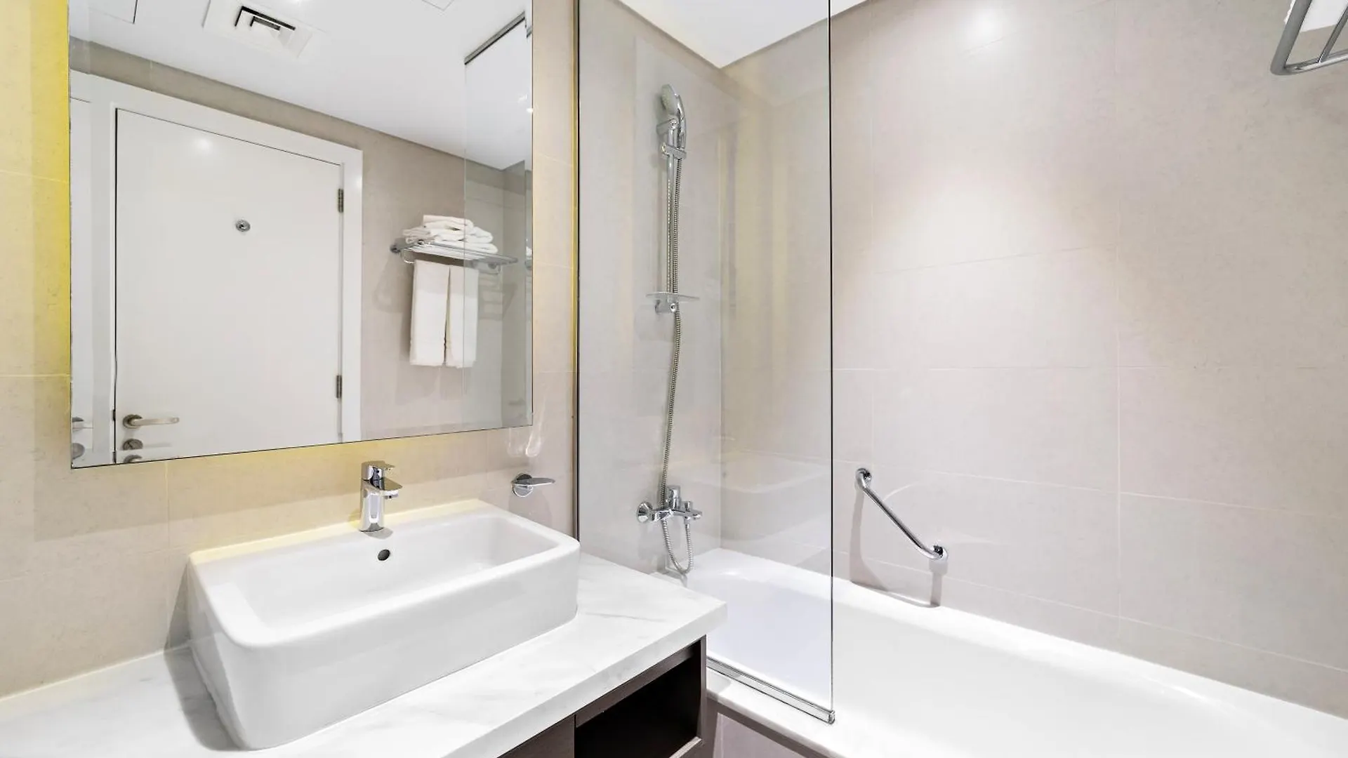 Apartment Modern Elegance Canal Views Studio At Prive 1102A Dubai United Arab Emirates